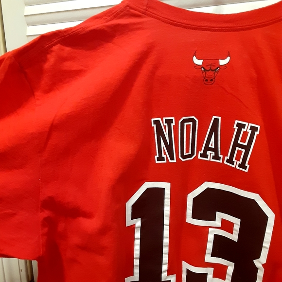 Chicago bulls short Sleeve tshirt.  Size medium - Picture 10 of 10